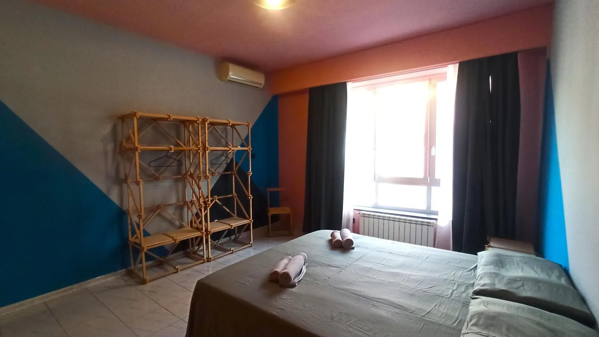 Casa Base Hotel Bari 0*,  Italië
