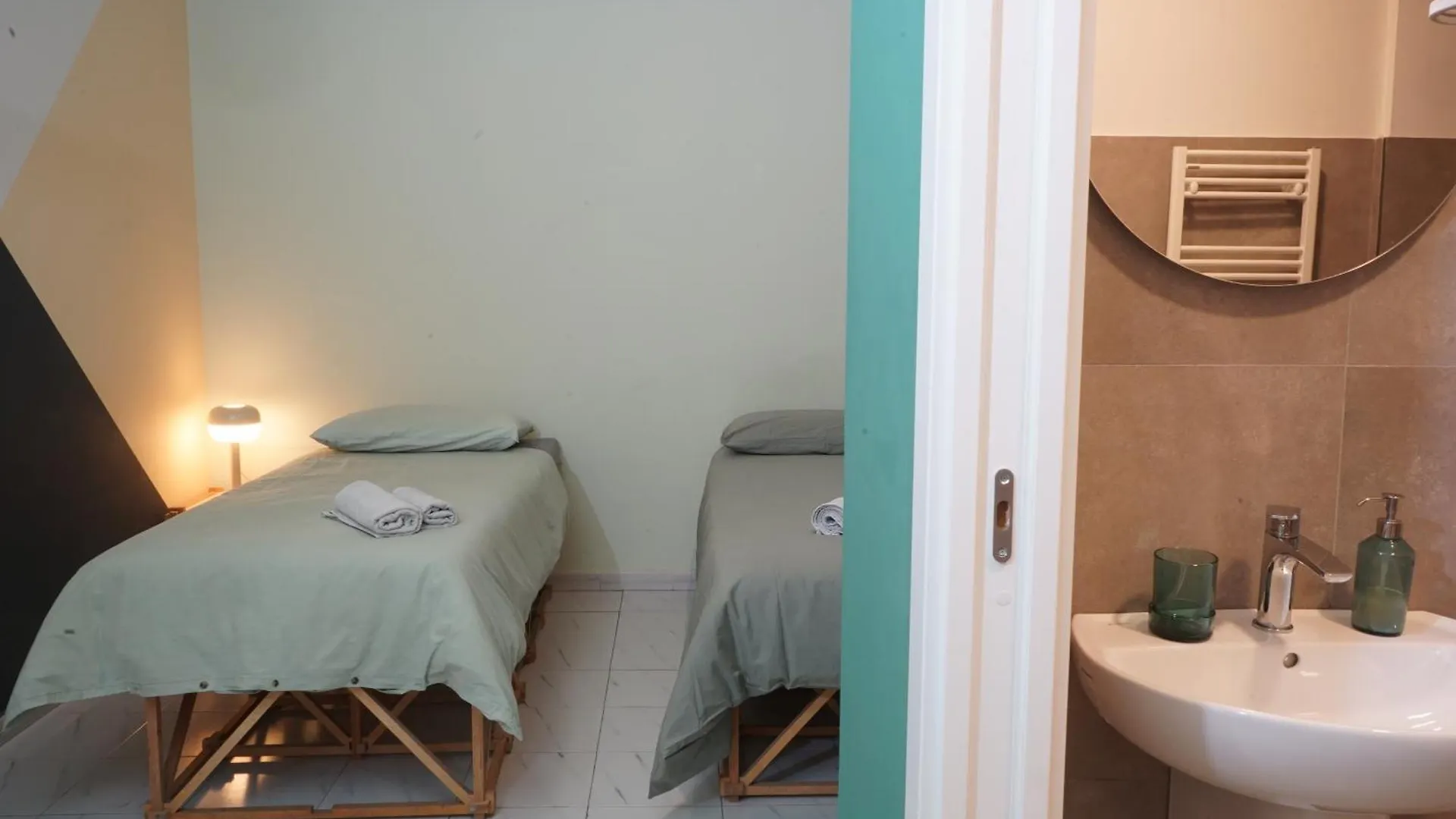 Pensión Hotel Casa Base Bari